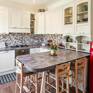 Apartment A Few Steps From The Sea, Fiumicino